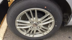 タイヤホイール前