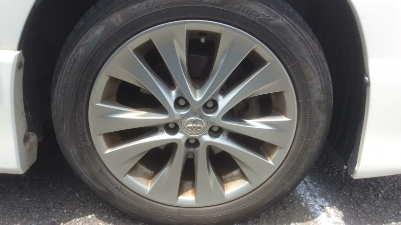 タイヤホイール前