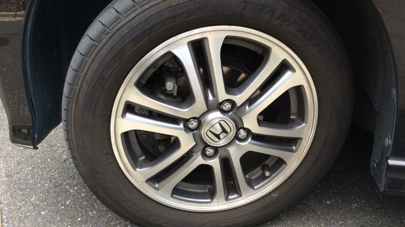 タイヤホイール前