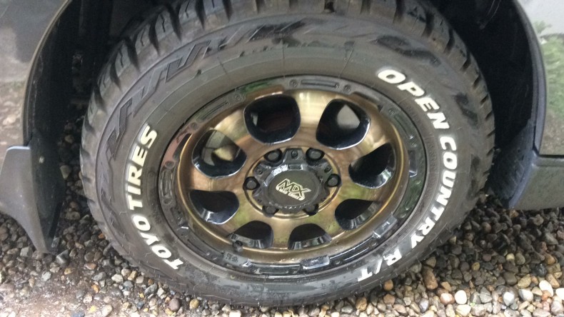 タイヤホイール前