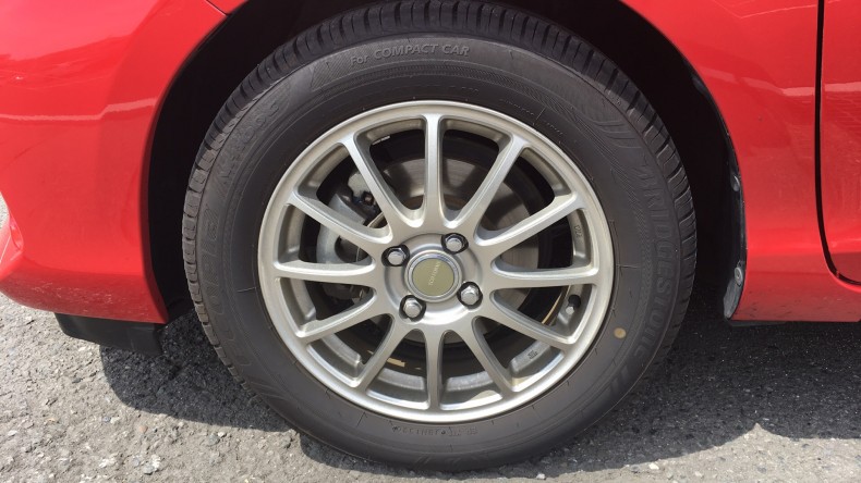 タイヤホイール前