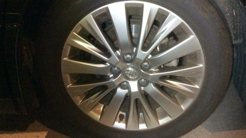 タイヤホイール前