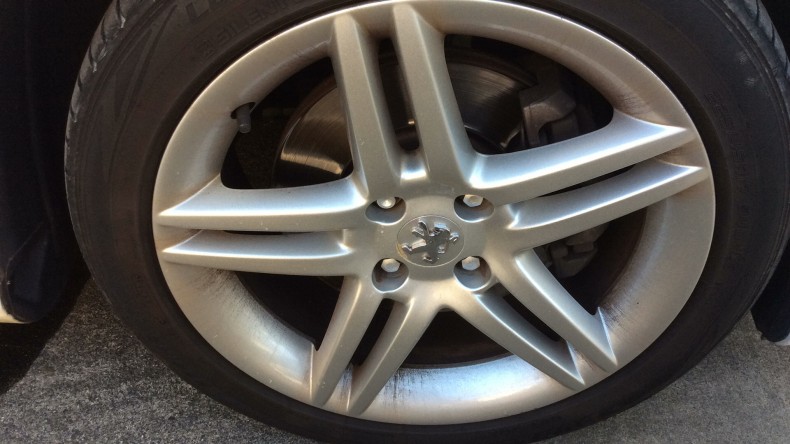 タイヤホイール前