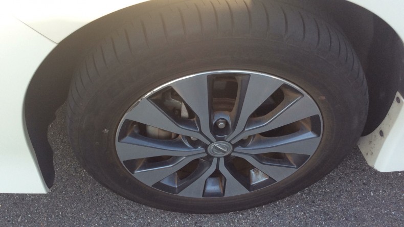 タイヤホイール前