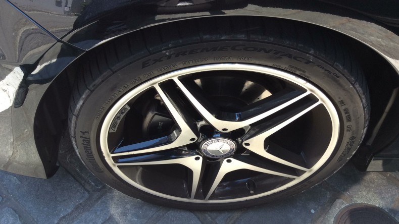 タイヤホイール前