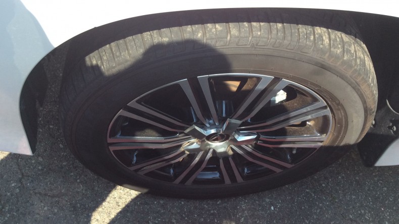 タイヤホイール前