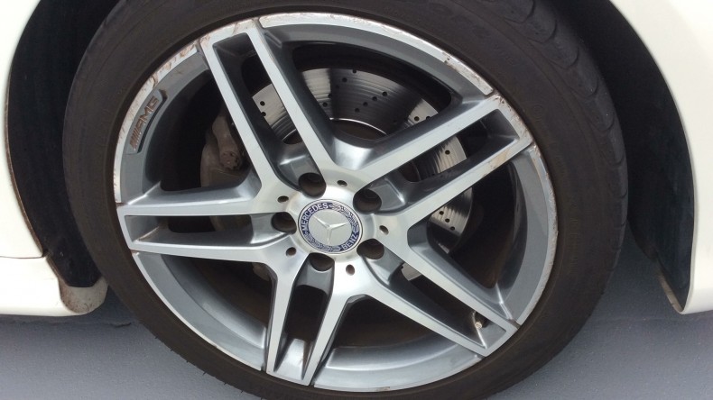 タイヤホイール前