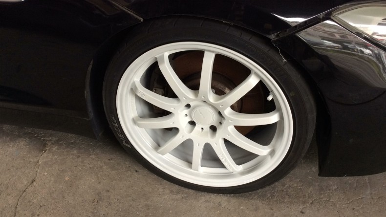 タイヤホイール前