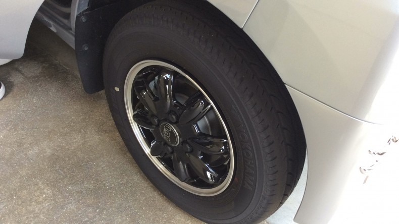 タイヤホイール前