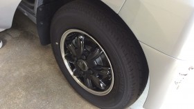 タイヤホイール前