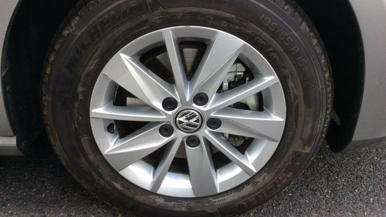 タイヤホイール前