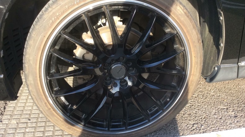 タイヤホイール前