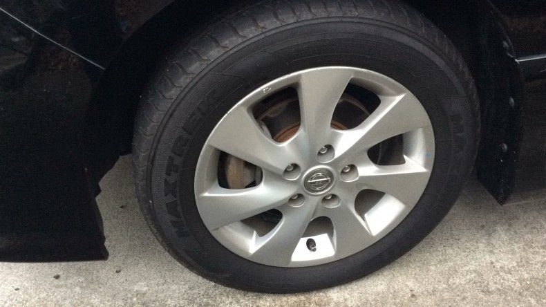 タイヤホイール前