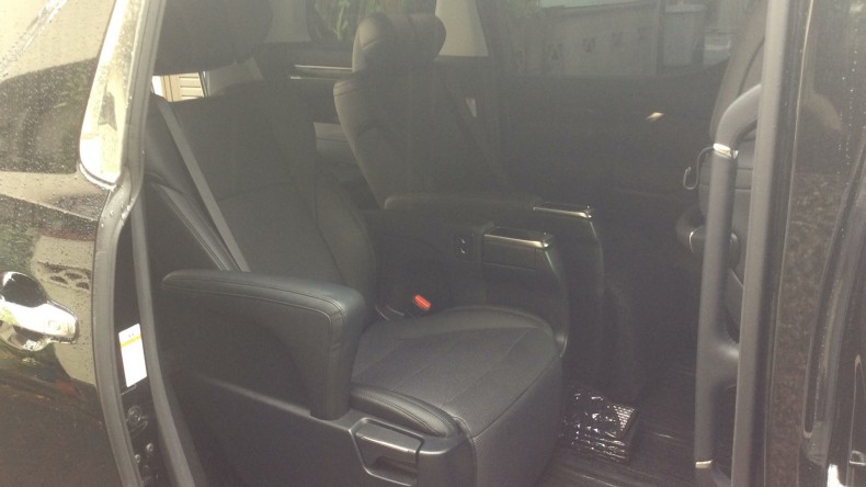 内装後方シート