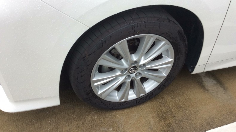 タイヤホイール前