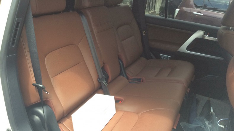 内装後方シート