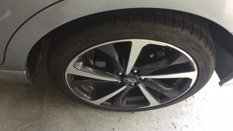 タイヤホイール前