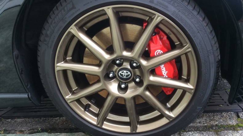 タイヤホイール前