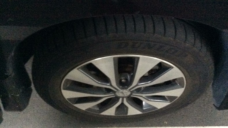 タイヤホイール前