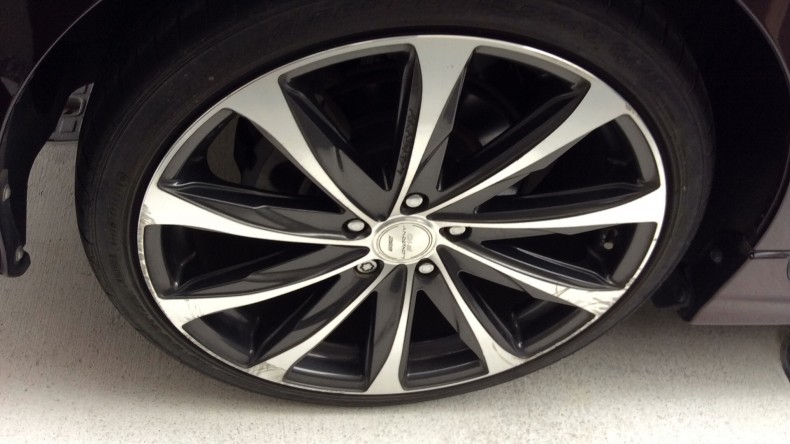 タイヤホイール前