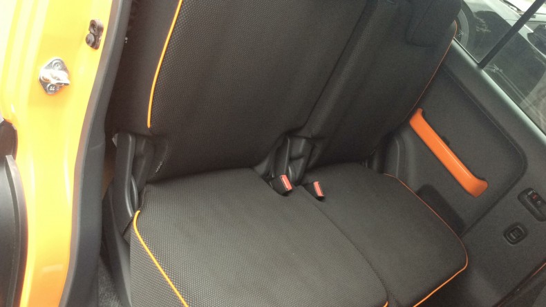 内装後方シート