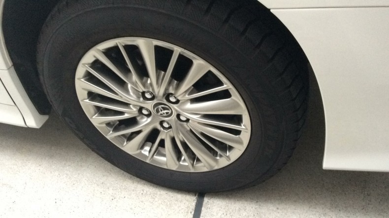 タイヤホイール前