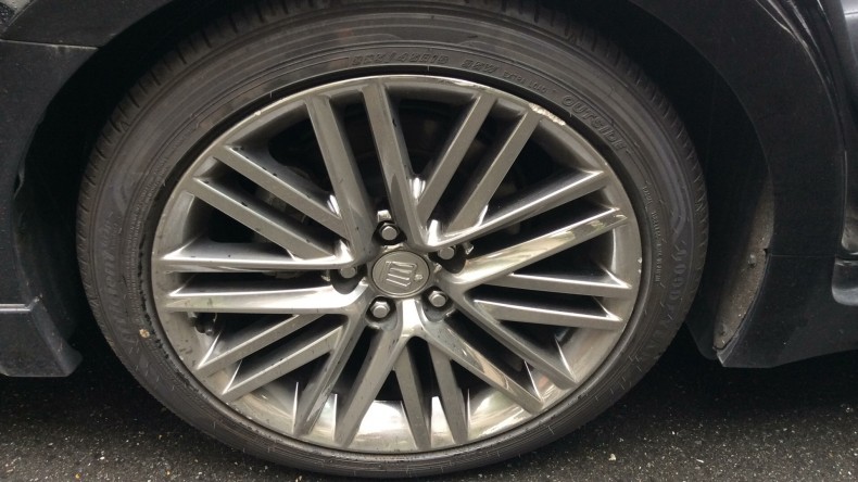 タイヤホイール前