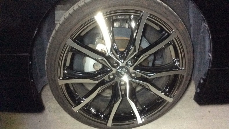 タイヤホイール前