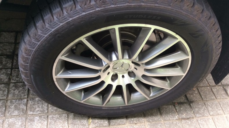 タイヤホイール前