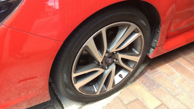 タイヤホイール前