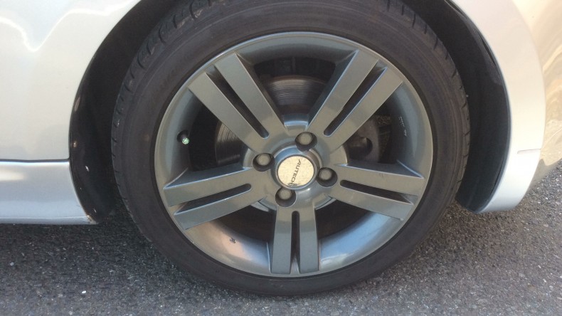 タイヤホイール前