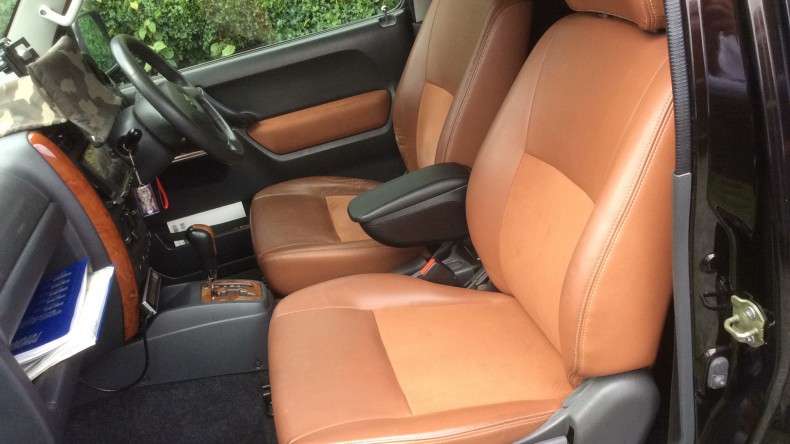 内装後方シート