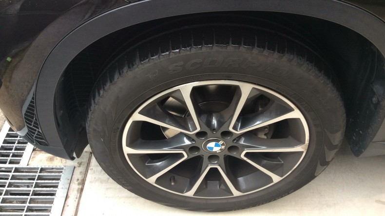 タイヤホイール前