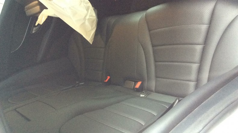 内装後方シート