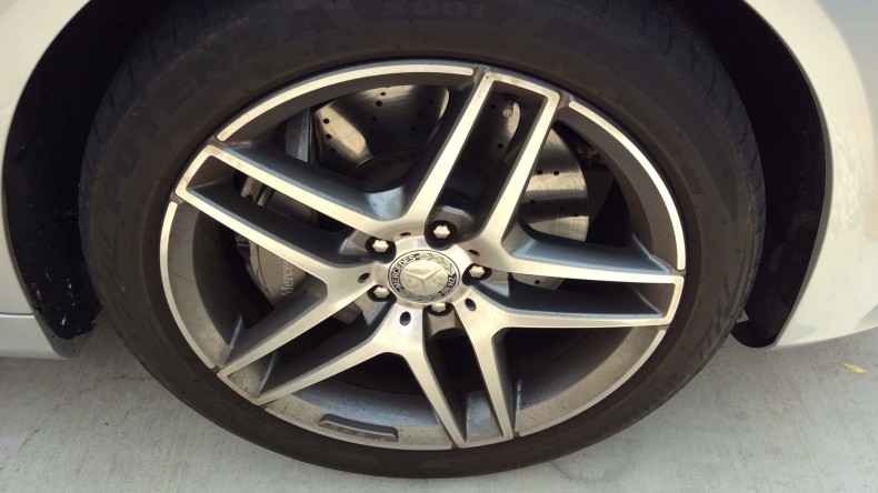 タイヤホイール前