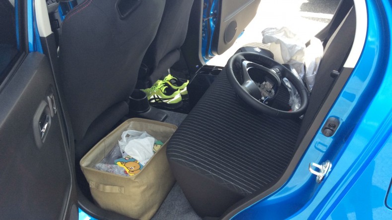 内装後方シート