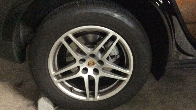 タイヤホイール前