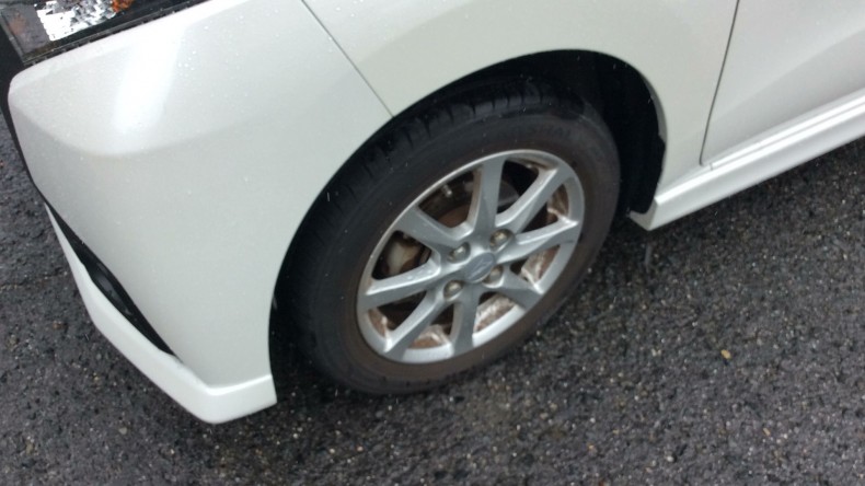 タイヤホイール前