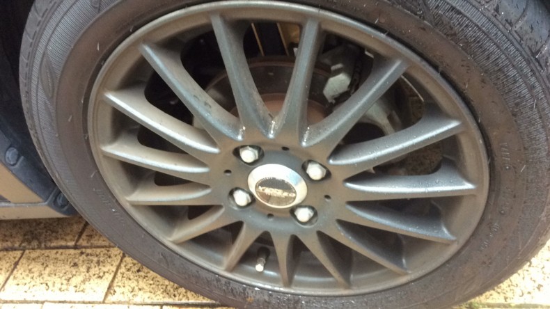 タイヤホイール前