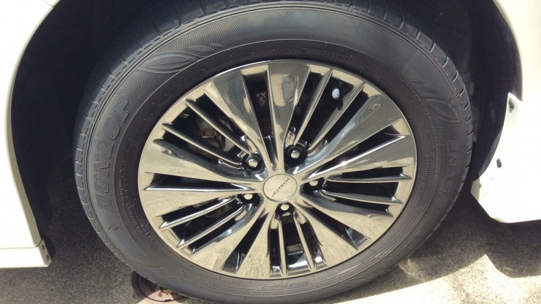 タイヤホイール前