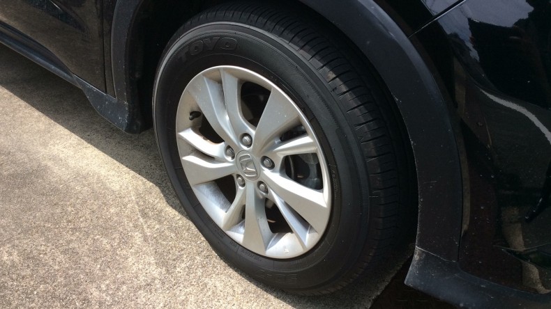 タイヤホイール前