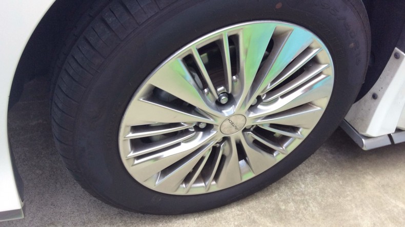 タイヤホイール前