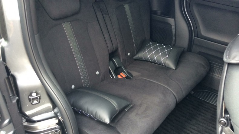 内装後方シート