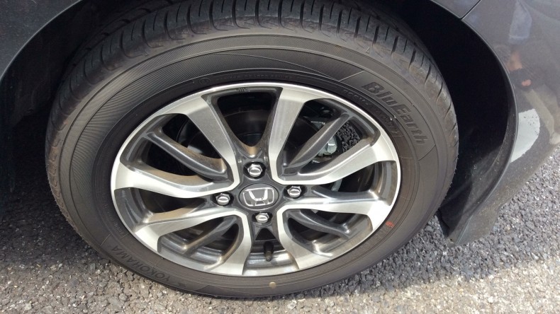 タイヤホイール前