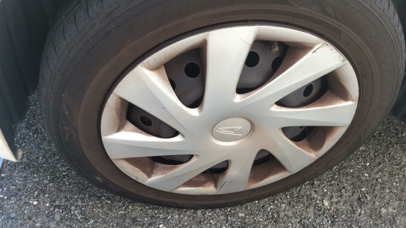 タイヤホイール前