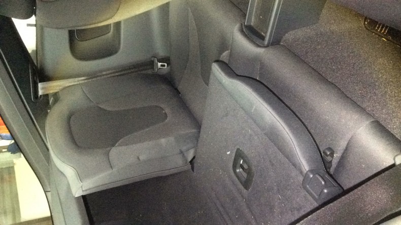 内装後方シート