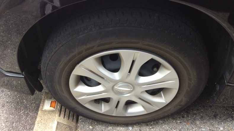 タイヤホイール前