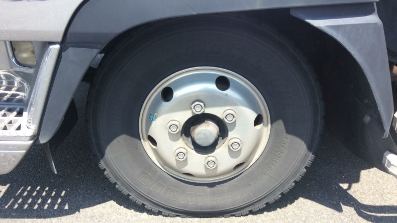 タイヤホイール前