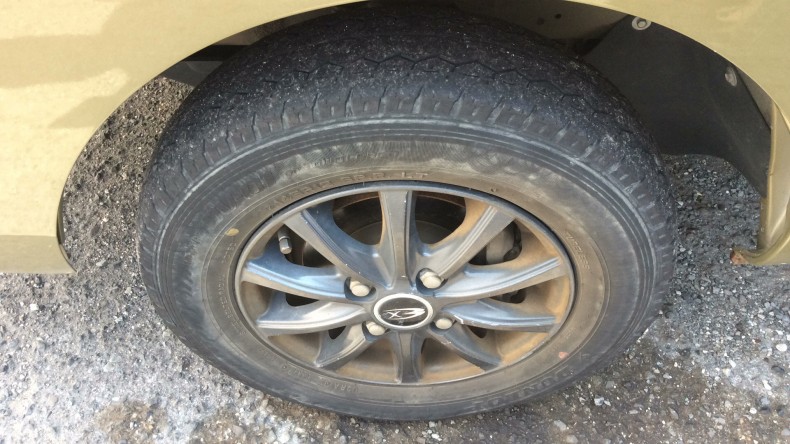 タイヤホイール前