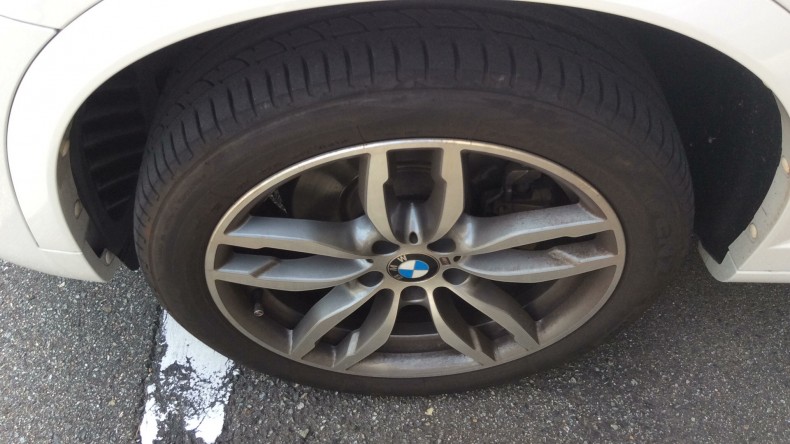 タイヤホイール前